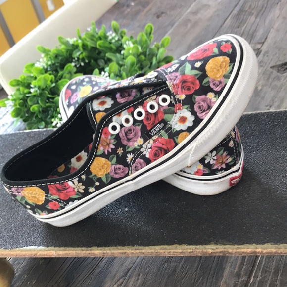 Vans Shoes - VANS floral sneakers 🌺 🌸